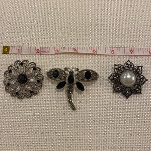 Set of 3 brooches